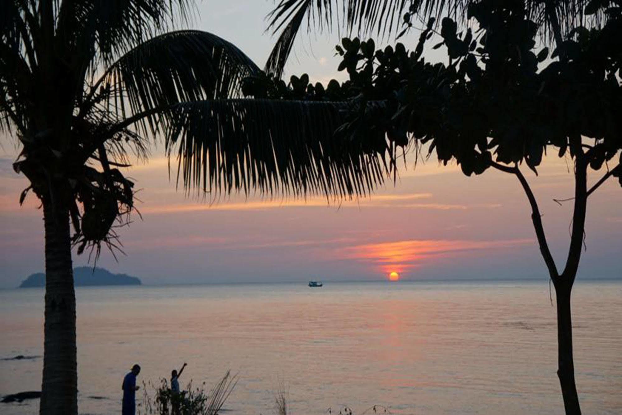 Lomtalay Resort Trat Laem Ngop Extérieur photo